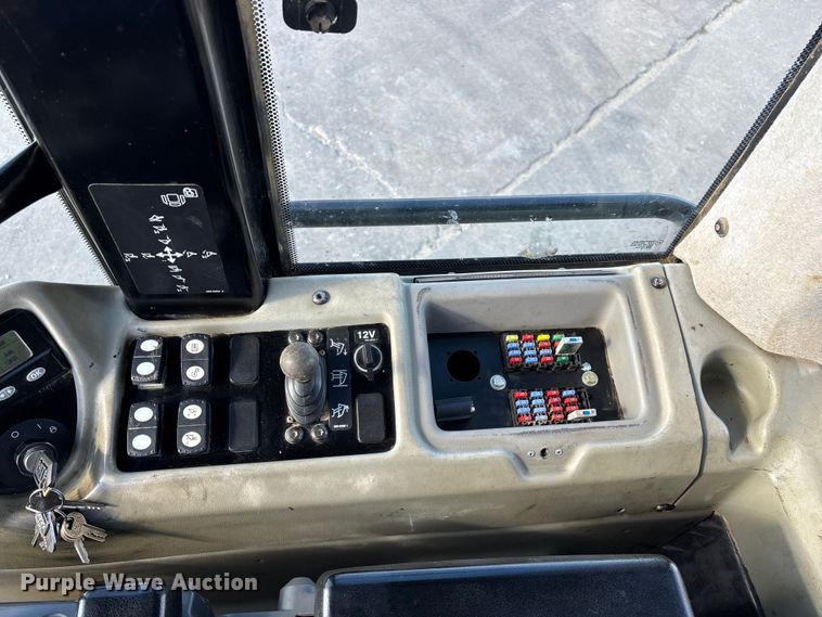 image for item ED2364 2013 Caterpillar 953D track loader