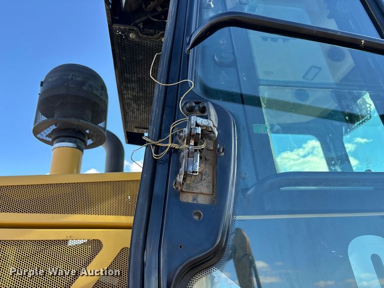 image for item ED2364 2013 Caterpillar 953D track loader