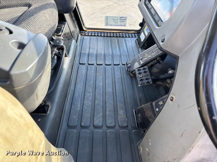 image for item ED2364 2013 Caterpillar 953D track loader