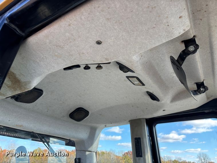 image for item ED2364 2013 Caterpillar 953D track loader