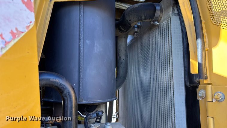 image for item ED2364 2013 Caterpillar 953D track loader