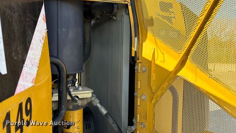 image for item ED2364 2013 Caterpillar 953D track loader