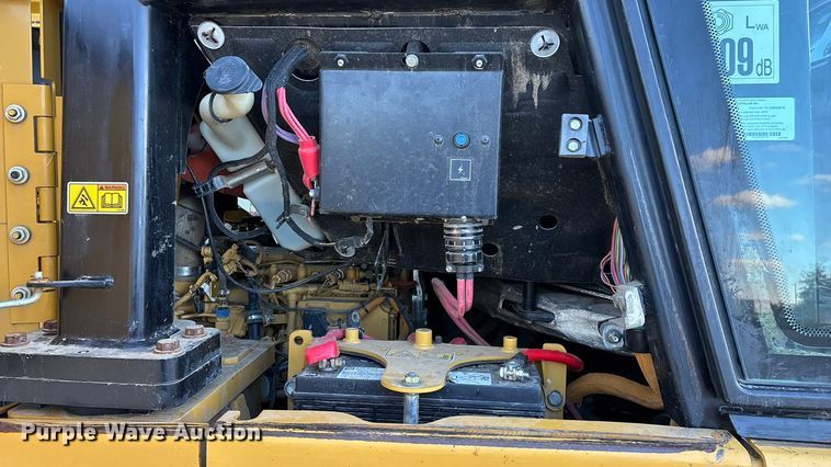 image for item ED2364 2013 Caterpillar 953D track loader