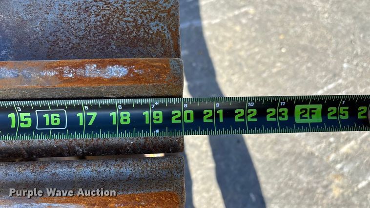 image for item ED2364 2013 Caterpillar 953D track loader