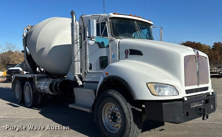 image for item ED2367 2013 Kenworth T400 ready mix truck
