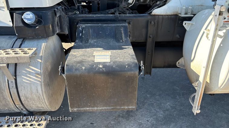 image for item ED2367 2013 Kenworth T400 ready mix truck