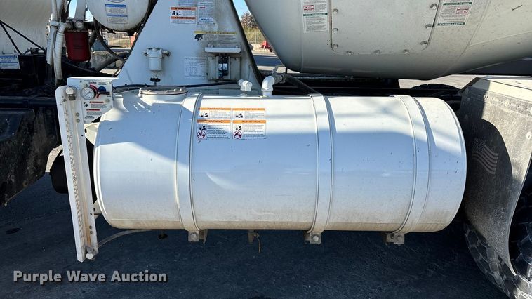 image for item ED2367 2013 Kenworth T400 ready mix truck