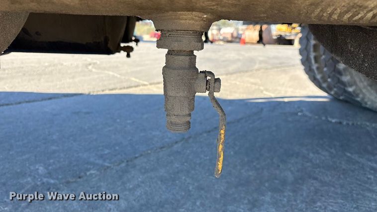 image for item ED2367 2013 Kenworth T400 ready mix truck