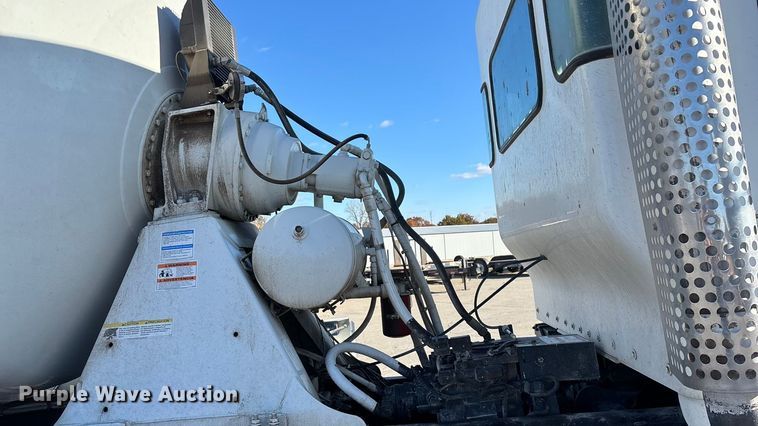 image for item ED2367 2013 Kenworth T400 ready mix truck