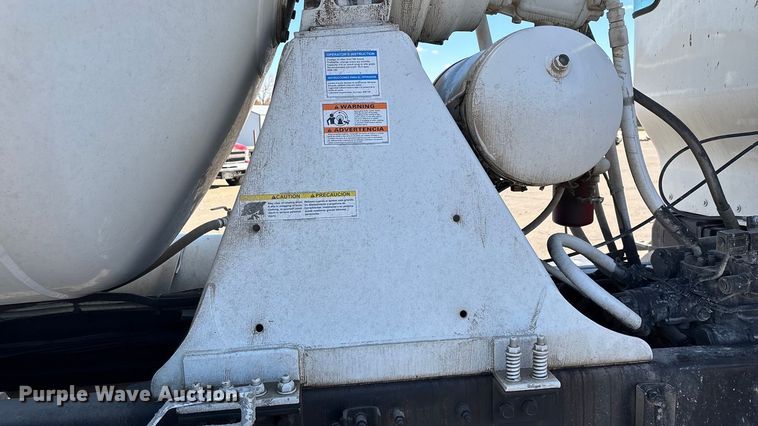 image for item ED2367 2013 Kenworth T400 ready mix truck