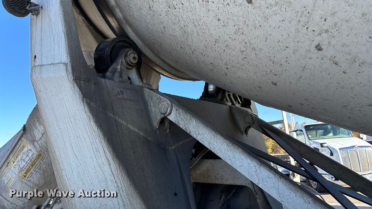 image for item ED2367 2013 Kenworth T400 ready mix truck