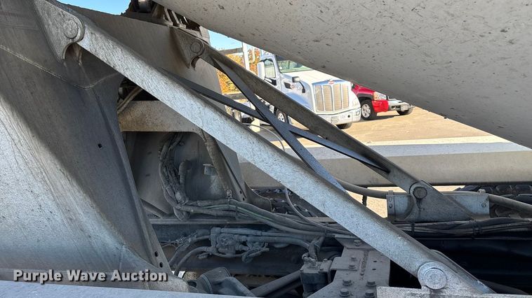 image for item ED2367 2013 Kenworth T400 ready mix truck