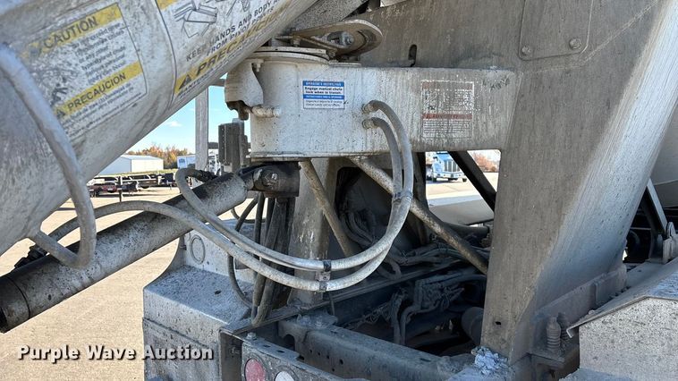 image for item ED2367 2013 Kenworth T400 ready mix truck