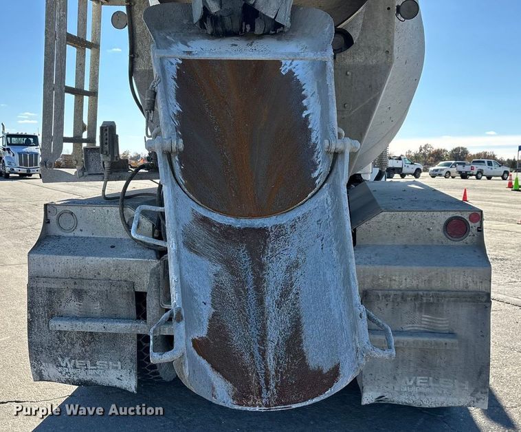 image for item ED2367 2013 Kenworth T400 ready mix truck