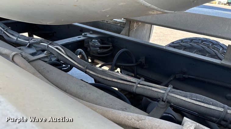 image for item ED2367 2013 Kenworth T400 ready mix truck