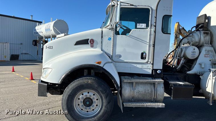 image for item ED2367 2013 Kenworth T400 ready mix truck