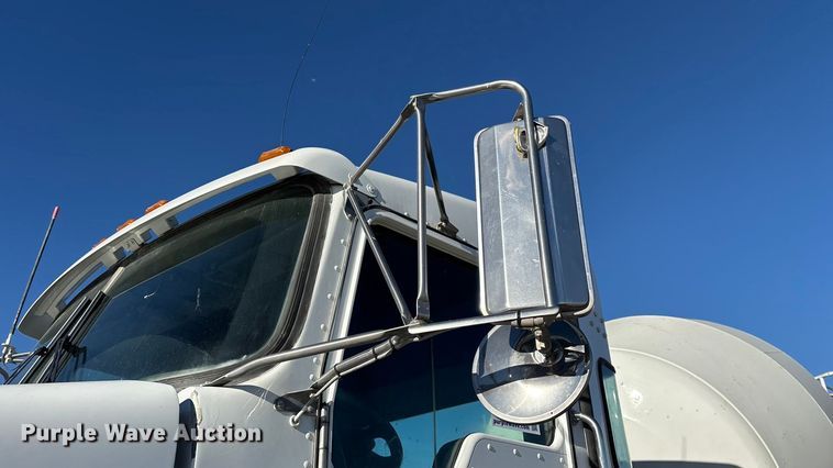 image for item ED2367 2013 Kenworth T400 ready mix truck