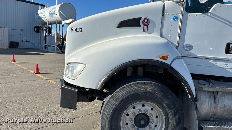 image for item ED2367 2013 Kenworth T400 ready mix truck