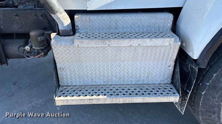 image for item ED2367 2013 Kenworth T400 ready mix truck