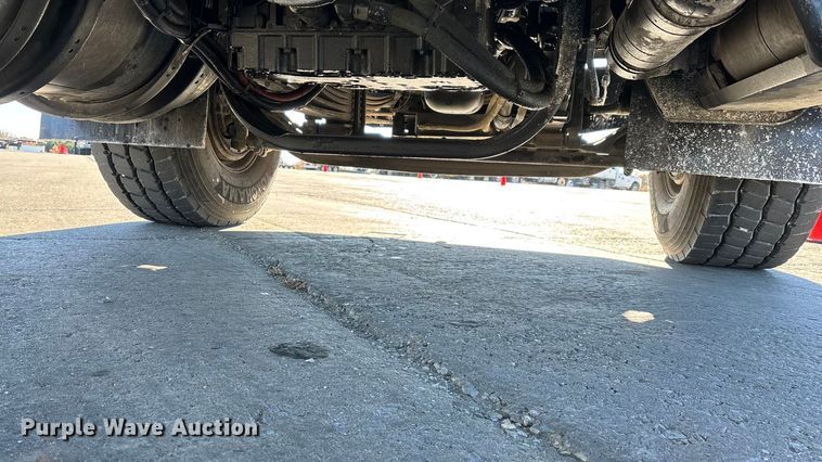 image for item ED2367 2013 Kenworth T400 ready mix truck