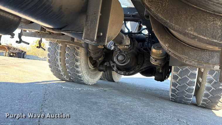 image for item ED2367 2013 Kenworth T400 ready mix truck