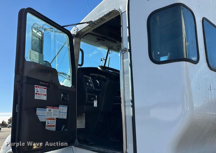 image for item ED2367 2013 Kenworth T400 ready mix truck