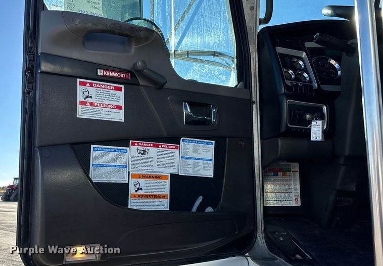 image for item ED2367 2013 Kenworth T400 ready mix truck