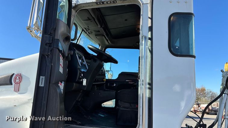 image for item ED2367 2013 Kenworth T400 ready mix truck