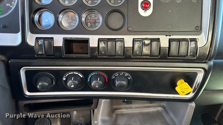 image for item ED2367 2013 Kenworth T400 ready mix truck