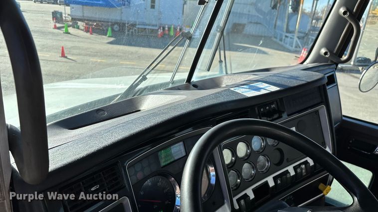 image for item ED2367 2013 Kenworth T400 ready mix truck