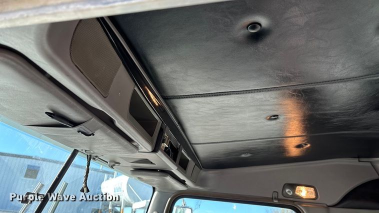 image for item ED2367 2013 Kenworth T400 ready mix truck