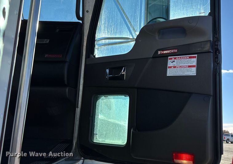 image for item ED2367 2013 Kenworth T400 ready mix truck