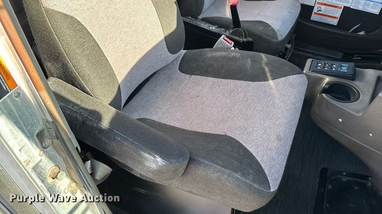 image for item ED2367 2013 Kenworth T400 ready mix truck