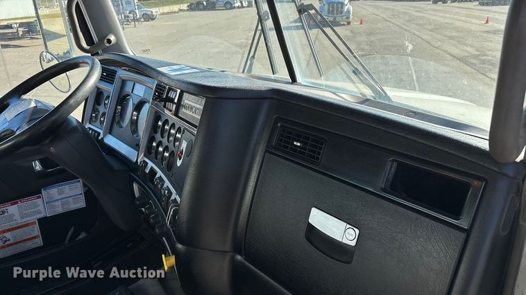 image for item ED2367 2013 Kenworth T400 ready mix truck