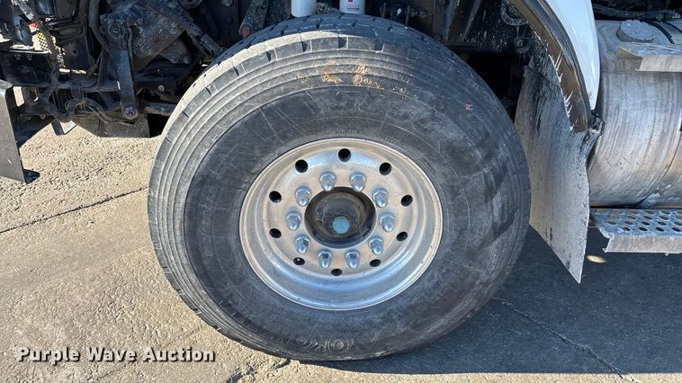 image for item ED2367 2013 Kenworth T400 ready mix truck