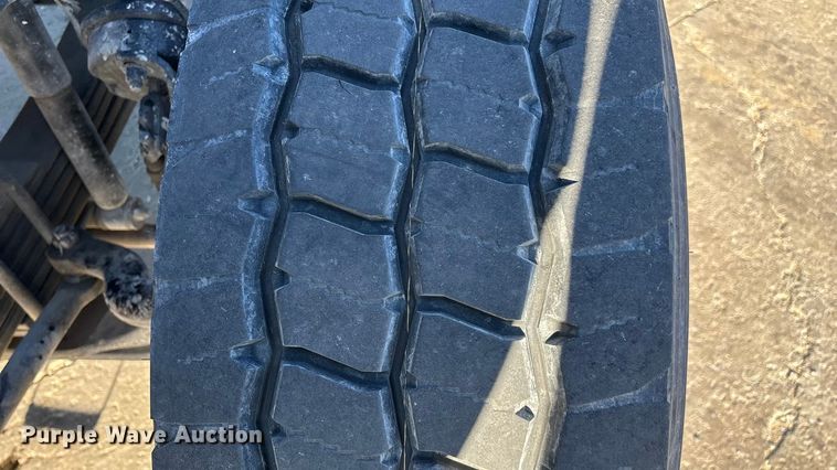 image for item ED2367 2013 Kenworth T400 ready mix truck