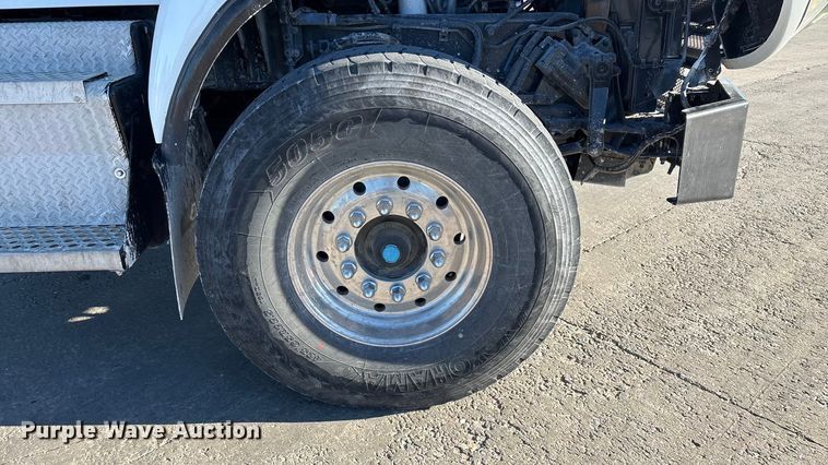 image for item ED2367 2013 Kenworth T400 ready mix truck