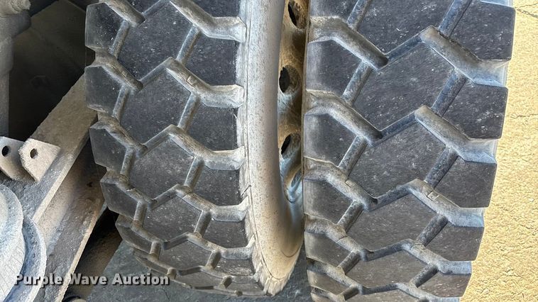 image for item ED2367 2013 Kenworth T400 ready mix truck