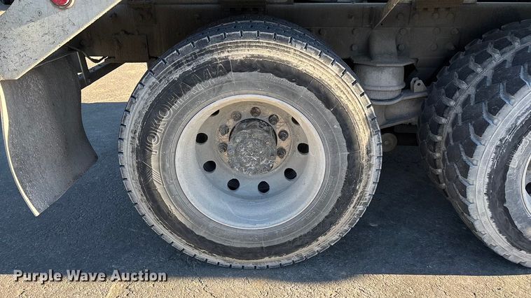 image for item ED2367 2013 Kenworth T400 ready mix truck