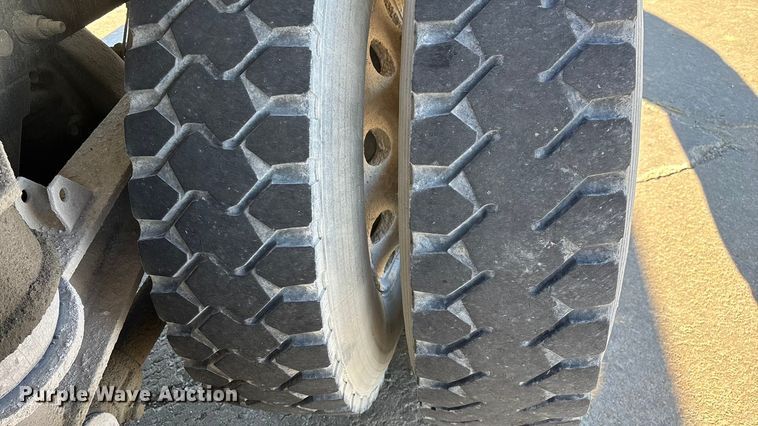 image for item ED2367 2013 Kenworth T400 ready mix truck