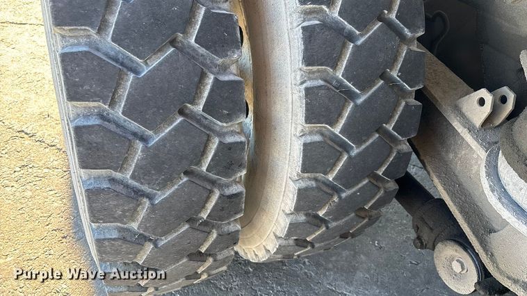 image for item ED2367 2013 Kenworth T400 ready mix truck