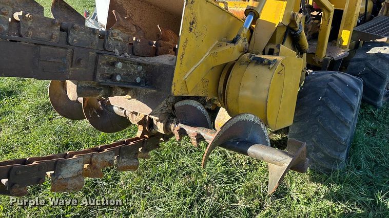 image for item ED2386 Vermeer M437A trencher