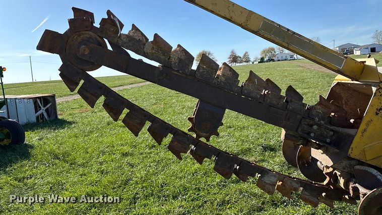 image for item ED2386 Vermeer M437A trencher