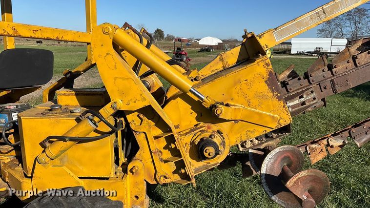 image for item ED2386 Vermeer M437A trencher