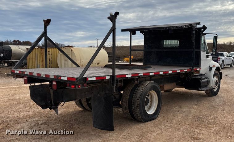image for item ED2389 2003 International 4300 flatbed truck