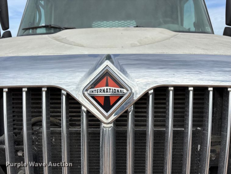 image for item ED2389 2003 International 4300 flatbed truck