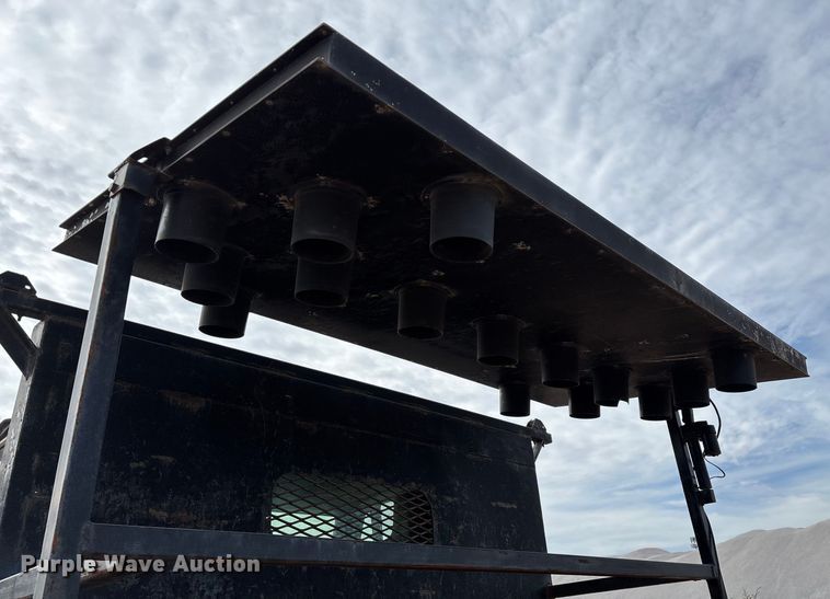 image for item ED2389 2003 International 4300 flatbed truck