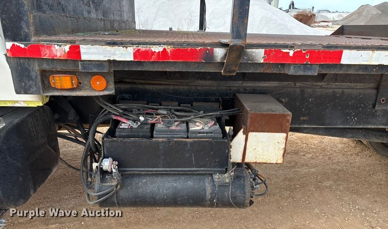 image for item ED2389 2003 International 4300 flatbed truck