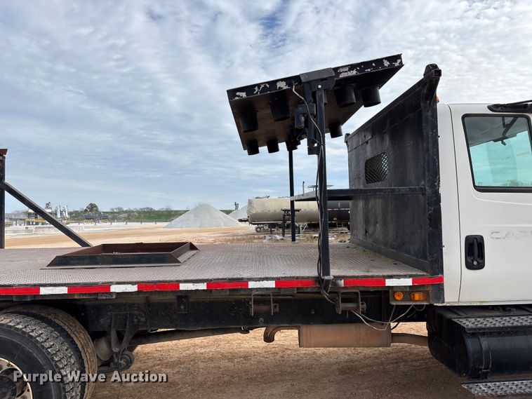 image for item ED2389 2003 International 4300 flatbed truck