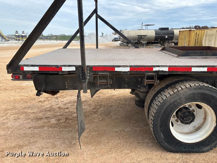 image for item ED2389 2003 International 4300 flatbed truck